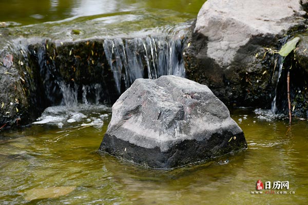 风景溪流石头