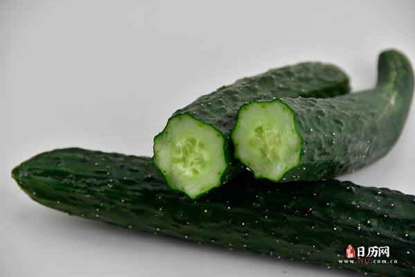 新鲜绿色蔬菜黄瓜-