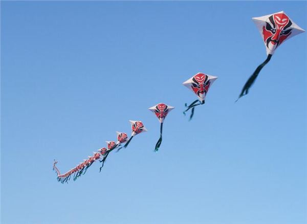 首页 二十四节气 秋分  风筝起源于中国,中国风筝有悠久的历史,据说