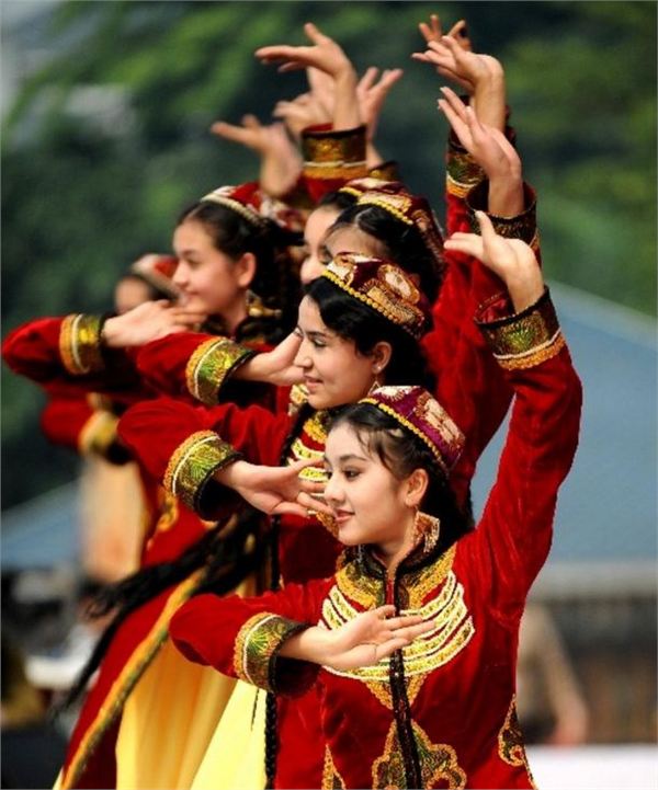 新疆维吾尔族服饰文化