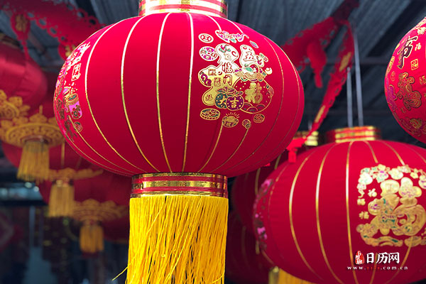 春节为什么要吃饺子的传说