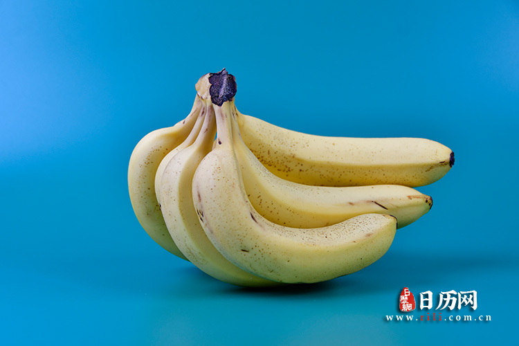 一串成熟的香蕉黄色水果