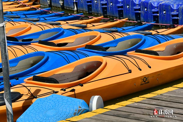 湖水划船活动夏天赛艇运动皮划艇水上运动沙滩-