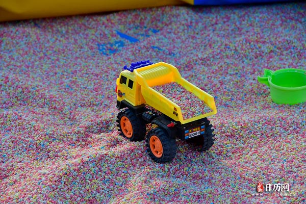 儿童沙滩玩具彩色沙沙子石头宝宝沙池游乐园