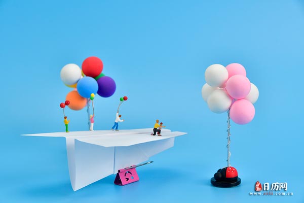 微缩摄影之六一儿童节纸飞机气球孩子快乐玩耍