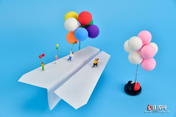 微缩摄影之六一儿童节纸飞机气球孩子快乐玩耍