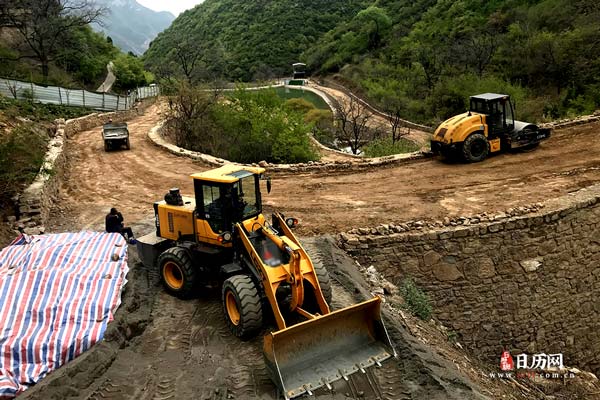 修路铲车