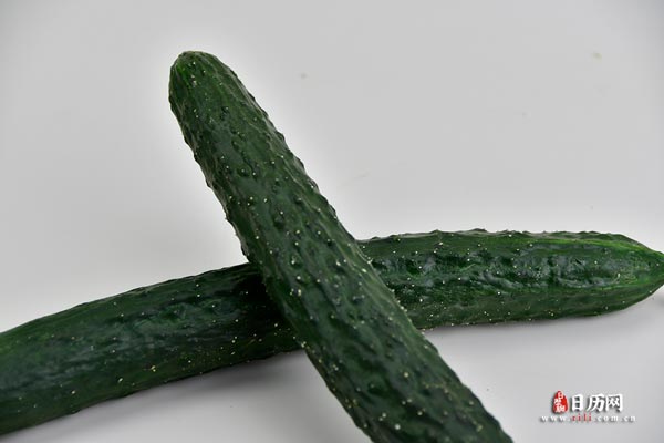 新鲜绿色蔬菜黄瓜-