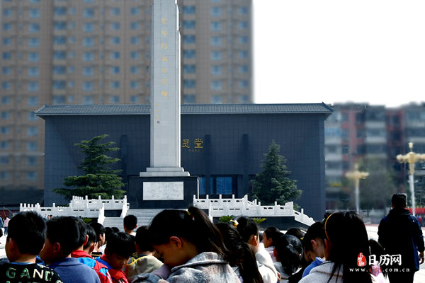清明祭祖学生踏青