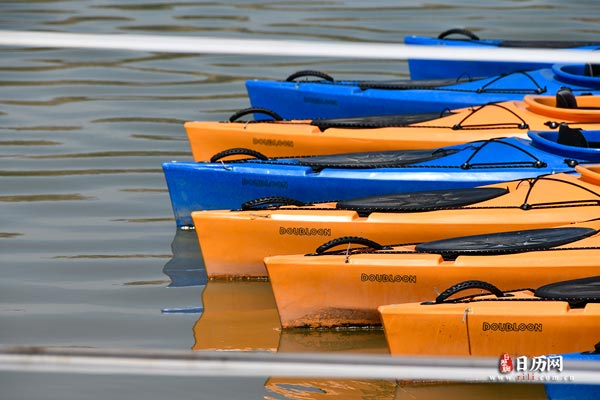 湖水划船活动夏天赛艇运动皮划艇水上运动沙滩-