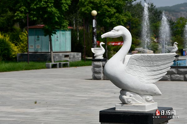 自然风景喷泉天鹅雕塑-