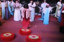 中秋节当天人们会举行哪些活动来庆祝中秋