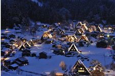 2018年日本白川乡合掌村的冬季点灯时间