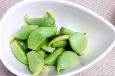 腌腊八蒜的寓意