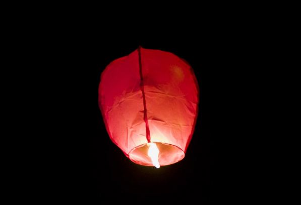 元宵节放孔明灯吗 元宵节可以放烟花吗